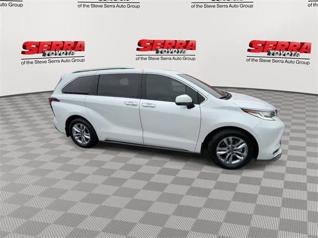 Certified 2024 Toyota Sienna Limited image 8