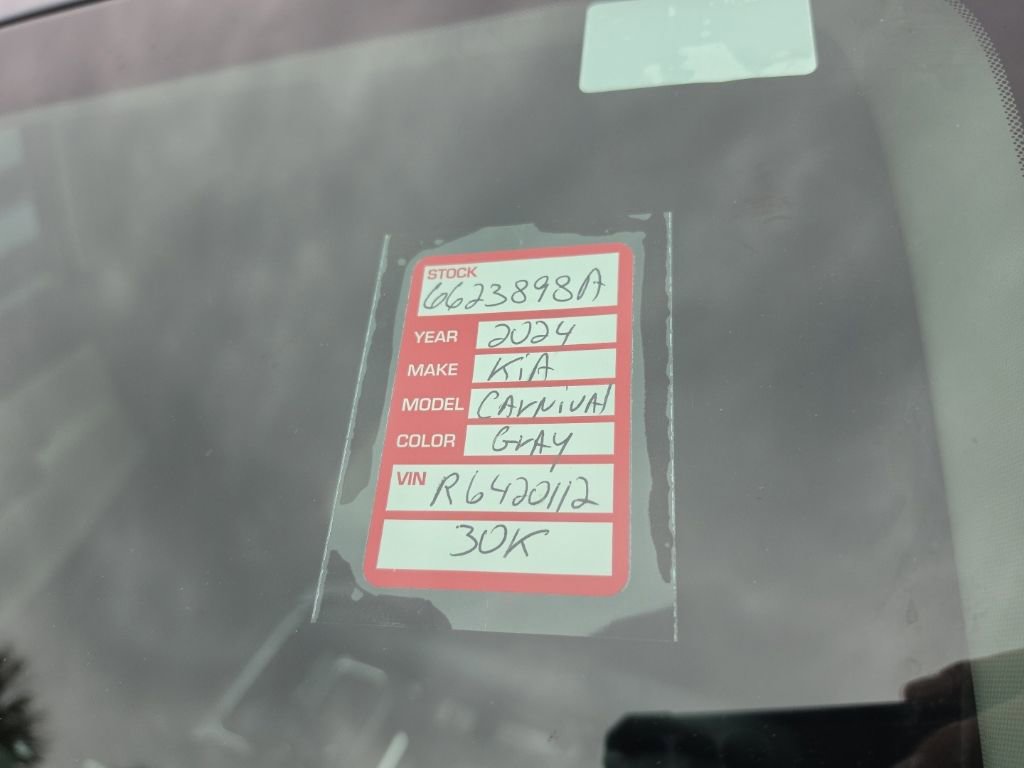 Used 2024 Kia Carnival EX FWD image 7