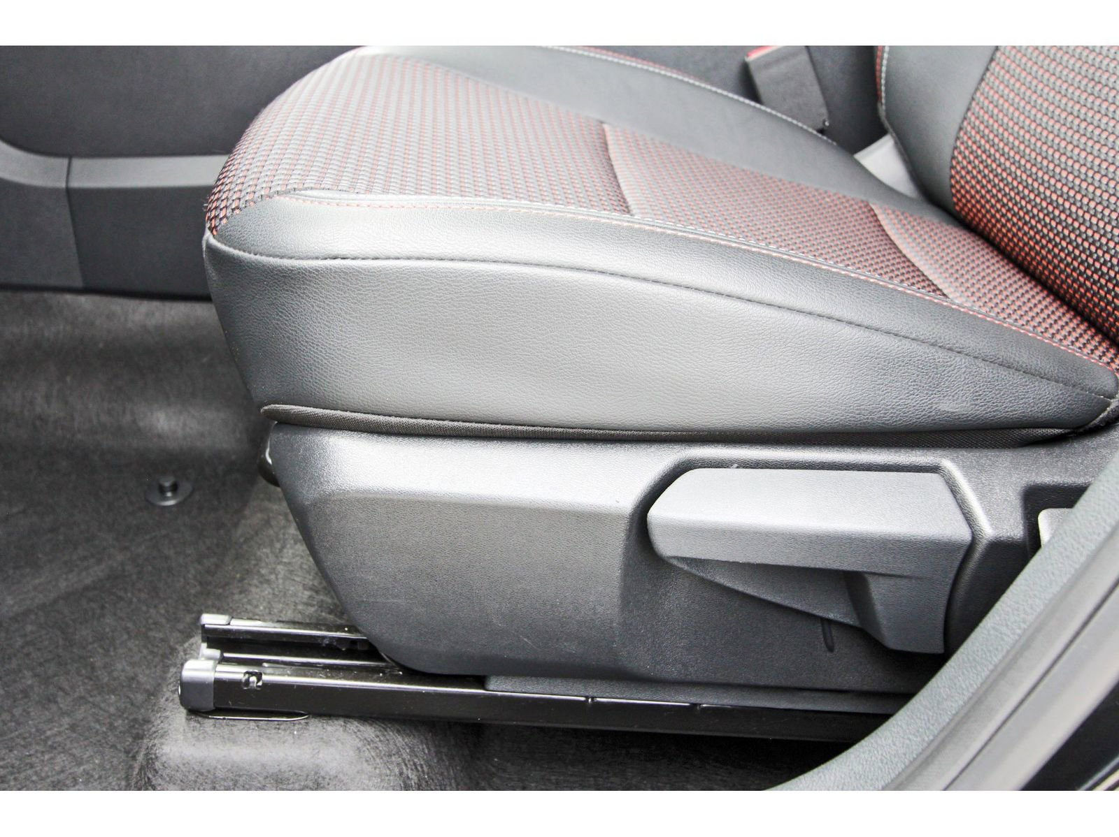 Certified 2025 Nissan Kicks SR FWD image 28