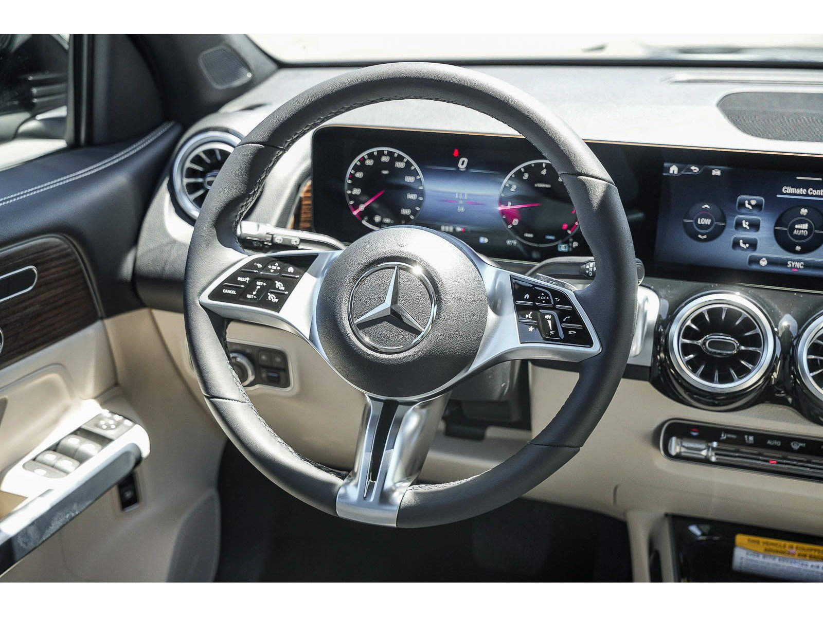 New 2026 Mercedes-Benz GLB 250 4MATIC image 15