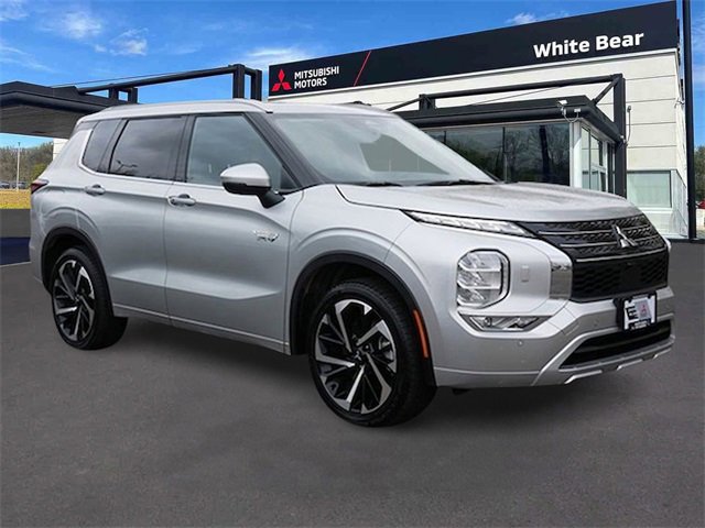 Used 2025 Mitsubishi Outlander SEL image 1