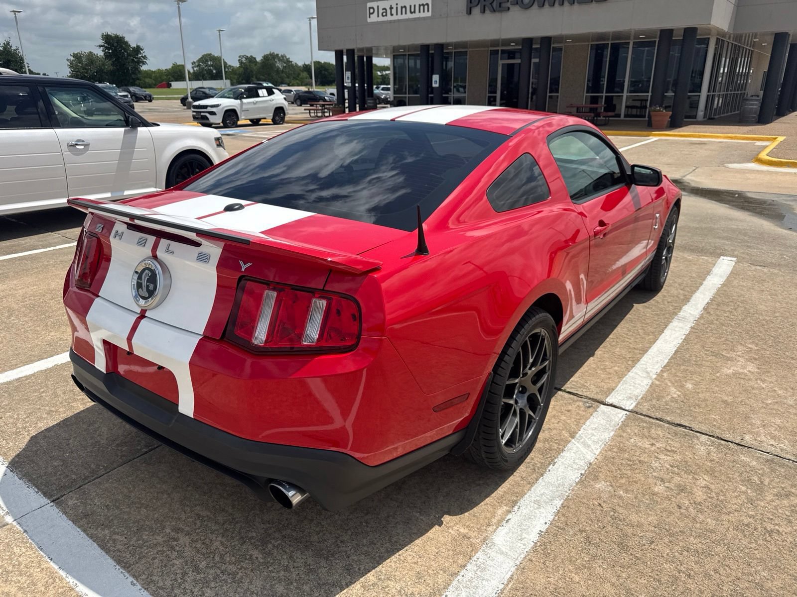 Used 2010 Ford Mustang Shelby GT500 RWD image 5