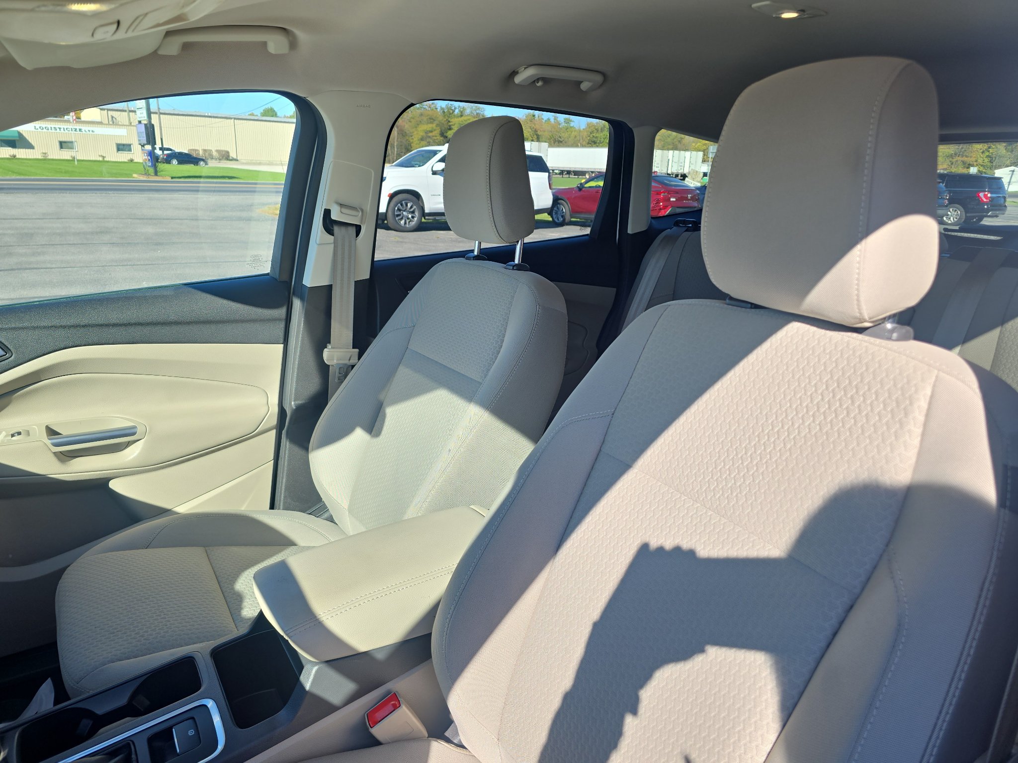 Used 2018 Ford Escape SE w/ Ford Safe & Smart Package FWD image 10