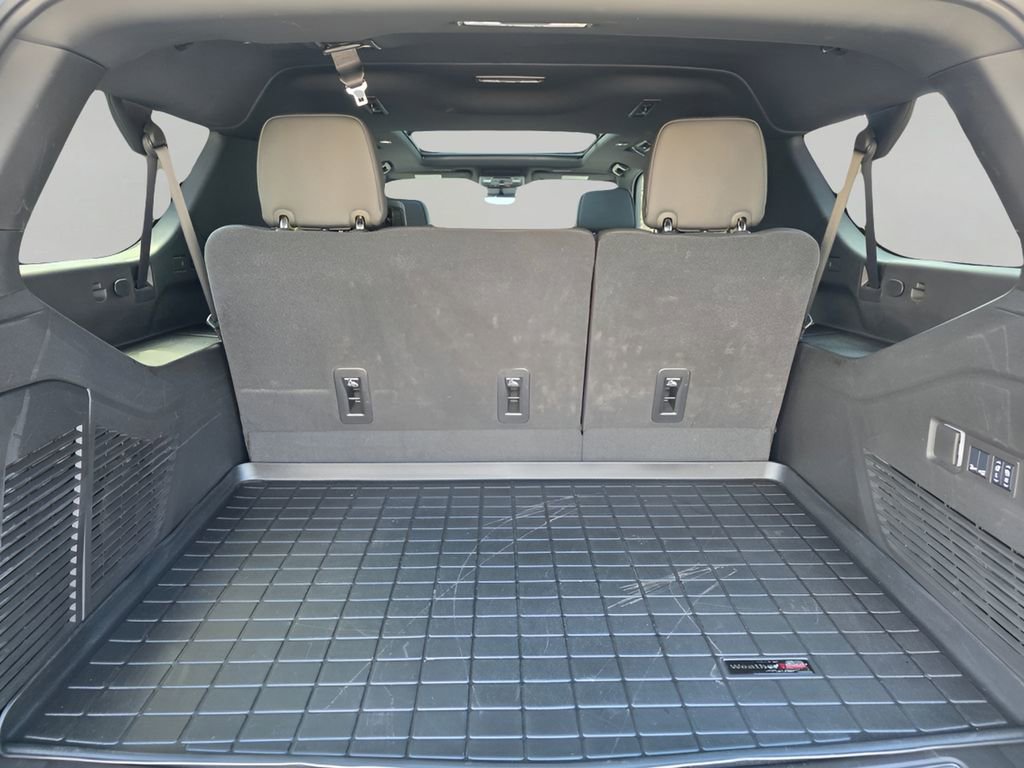 Used 2025 Chevrolet Suburban High Country image 7