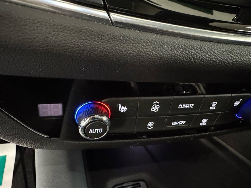 Used 2021 Buick Enclave Essence w/ Sport Touring Edition image 18