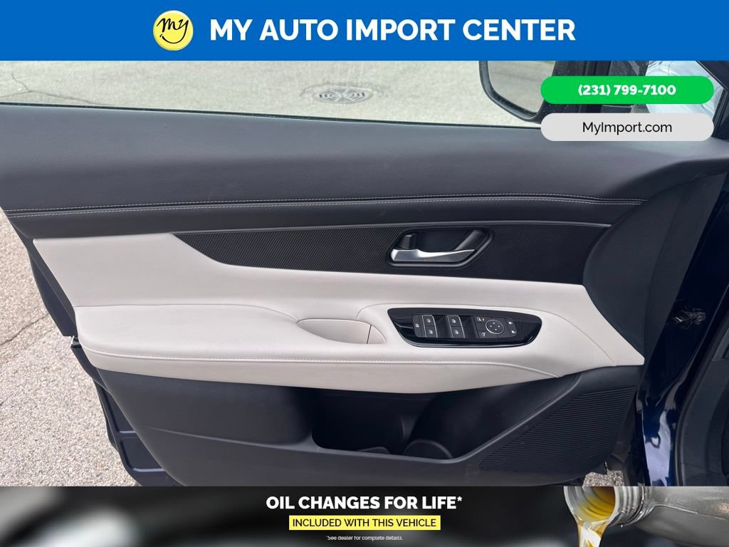 Used 2025 Nissan Murano SV AWD/4WD image 12