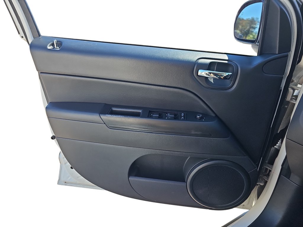 Used 2012 Jeep Compass Latitude FWD image 25