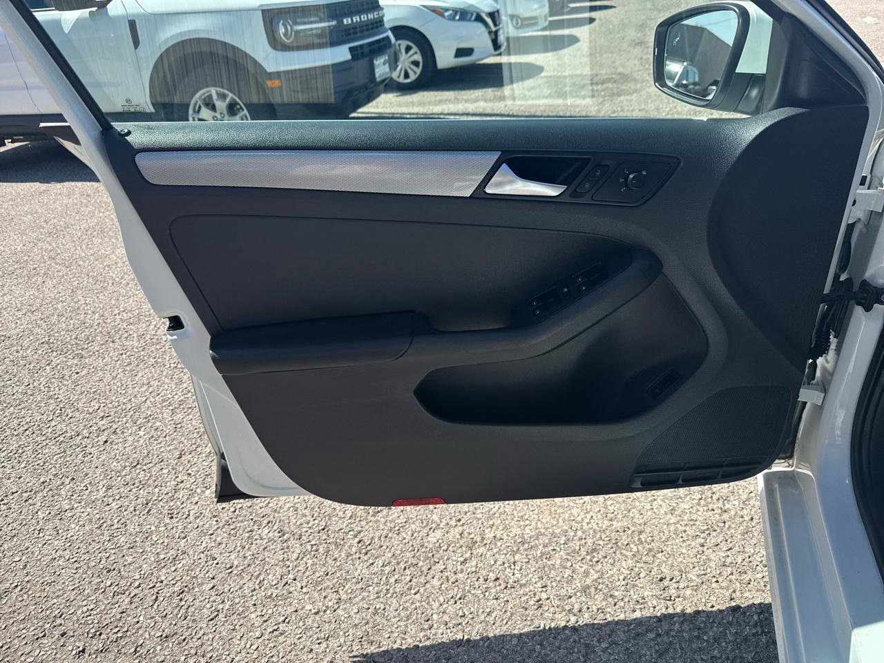 Used 2017 Volkswagen Jetta SE image 11