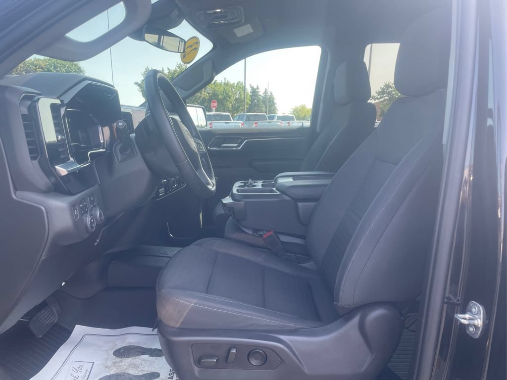 Used 2023 Chevrolet Silverado 1500 LT AWD/4WD image 19