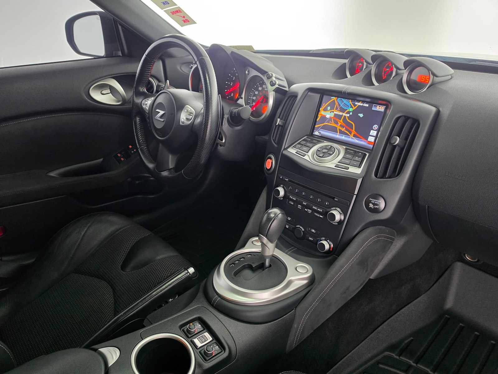 Used 2018 Nissan 370Z Touring RWD image 11