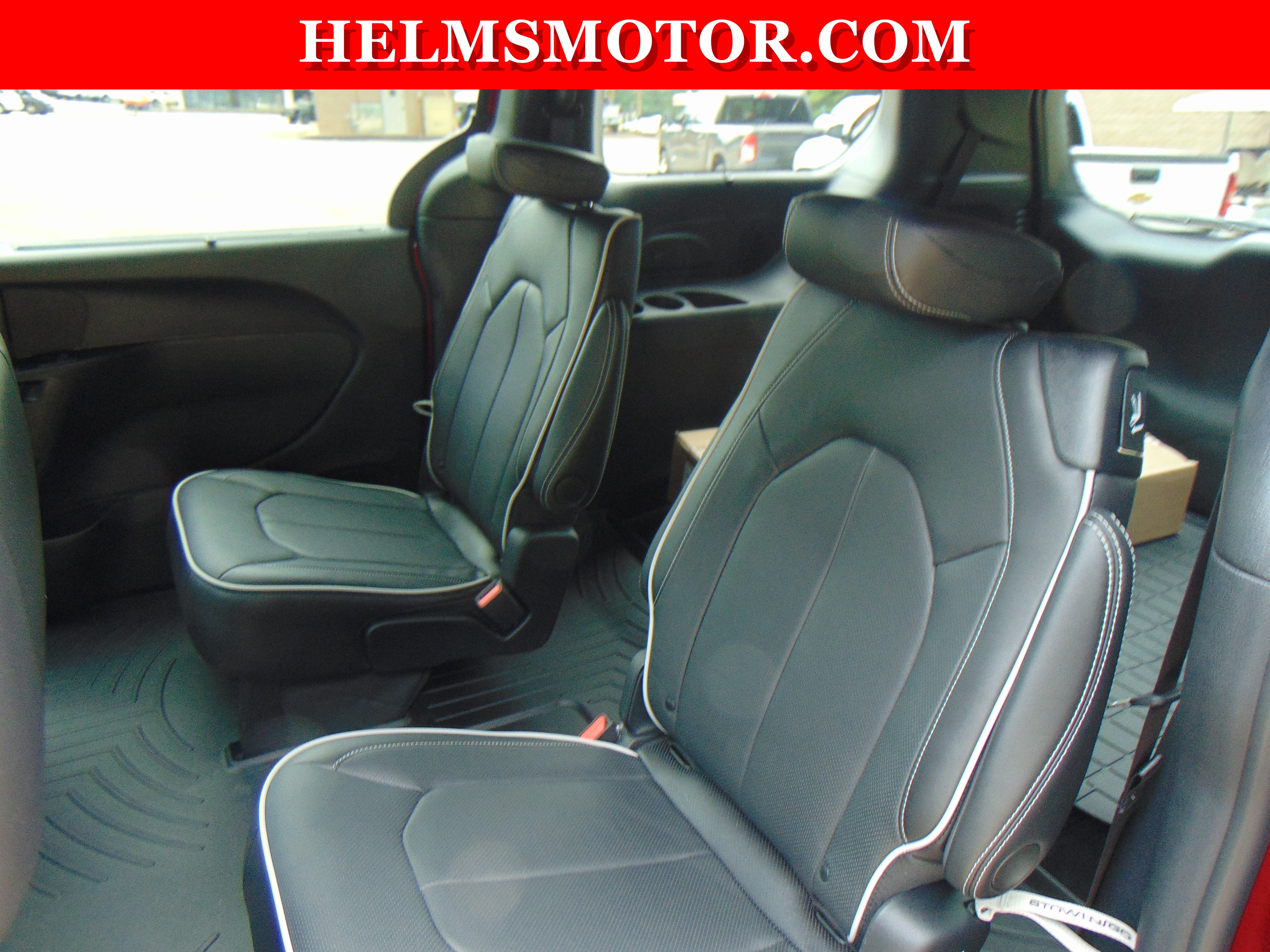 Certified 2025 Chrysler Pacifica Limited FWD image 36