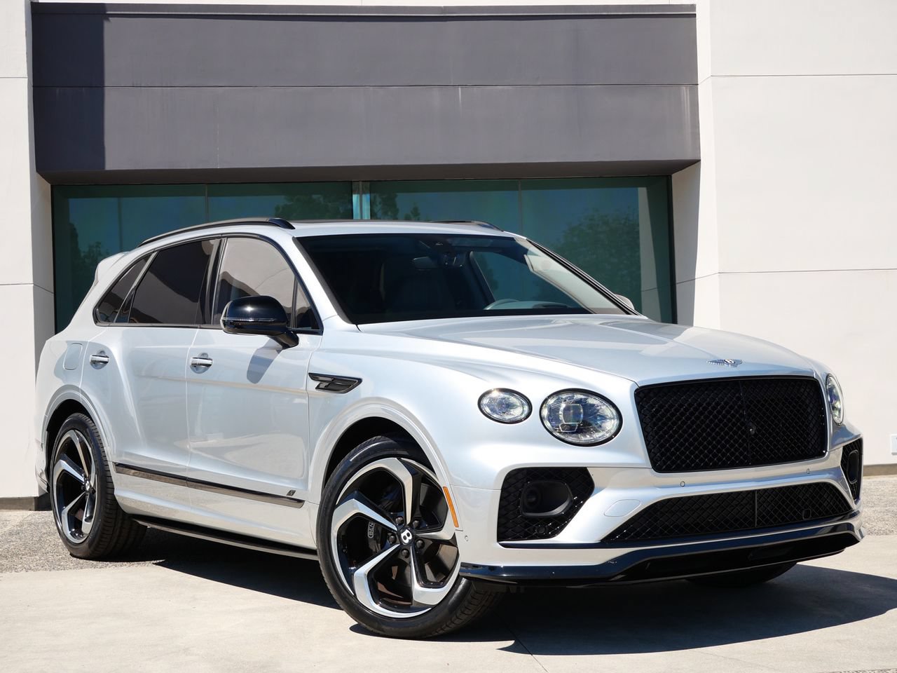 Used 2022 Bentley Bentayga AWD/4WD image 1
