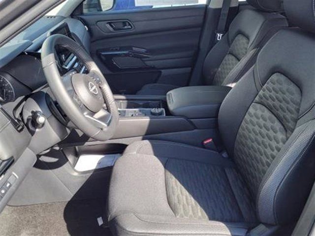 New 2025 Nissan Pathfinder SV image 28