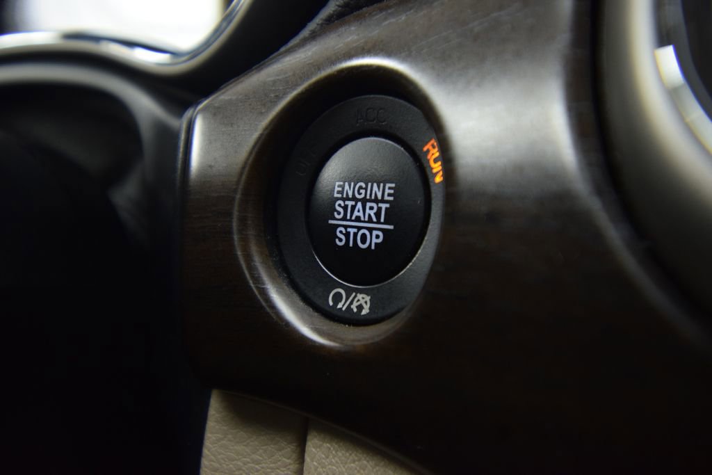 Used 2017 Jeep Grand Cherokee Laredo w/ Quick Order Package 2BE image 29