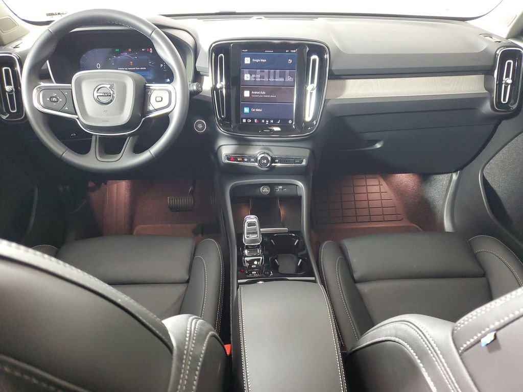 Certified 2025 Volvo XC40 B5 Plus image 17