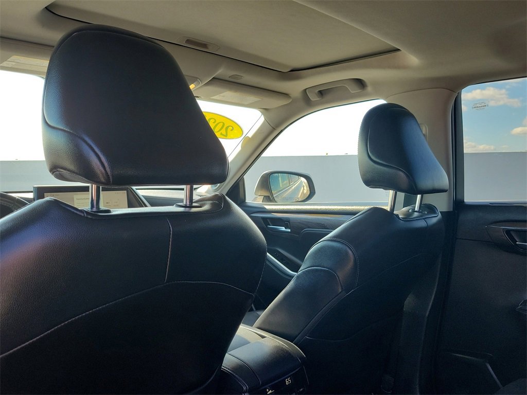 Used 2023 Toyota Highlander Limited image 15