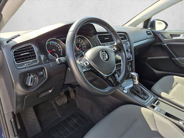 Used 2018 Volkswagen e-Golf SE w/ DC Fast Charging Package FWD image 10