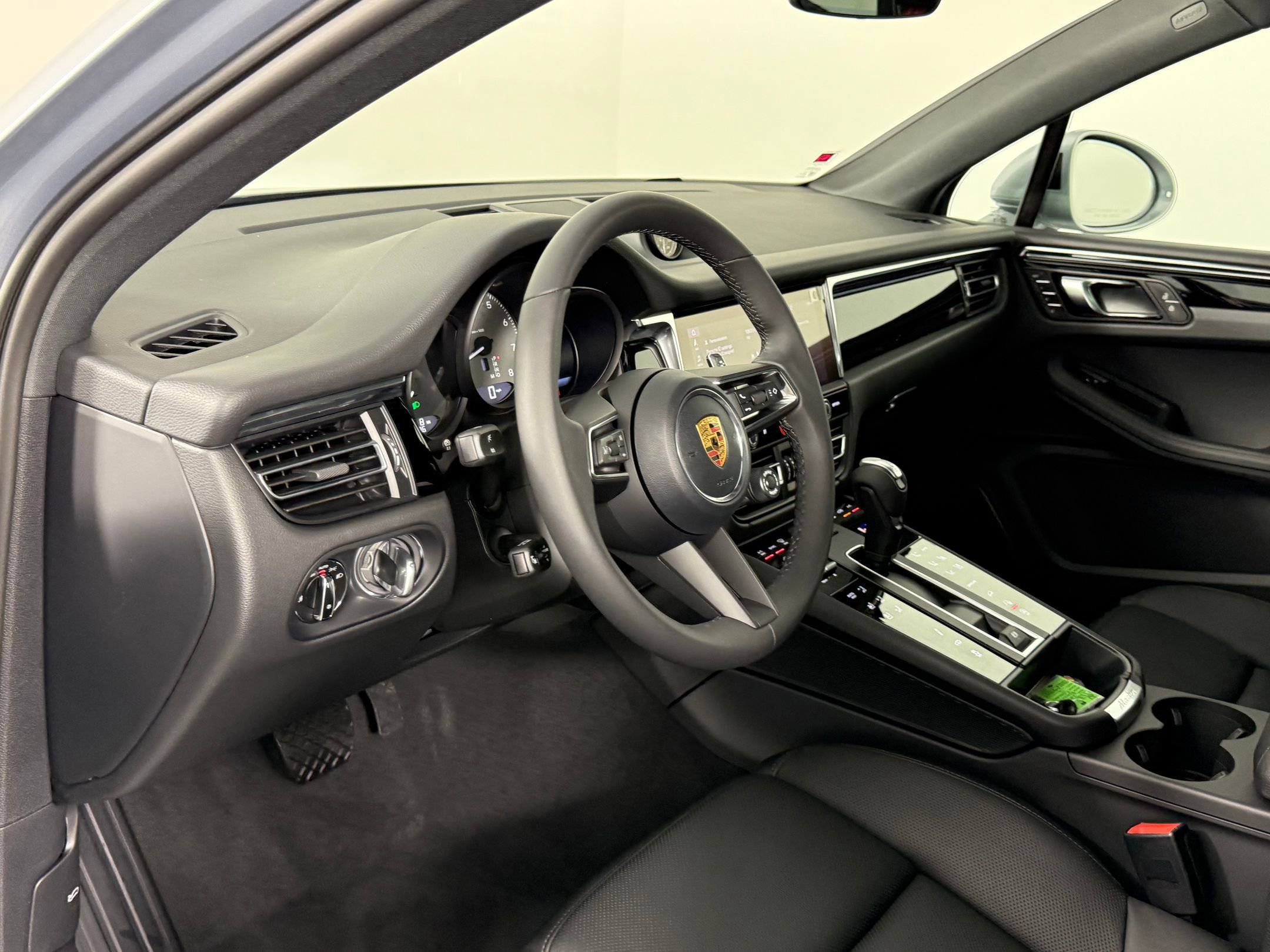 Certified 2026 Porsche Macan S AWD/4WD image 4