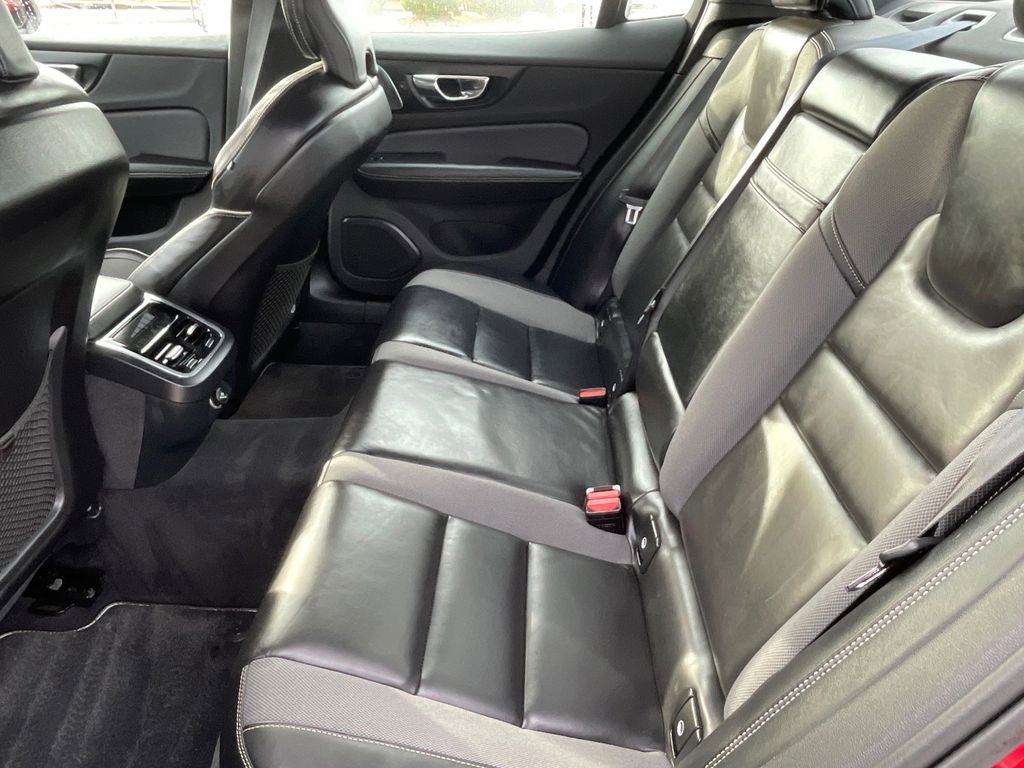Used 2020 Volvo S60 T6 R-Design image 20