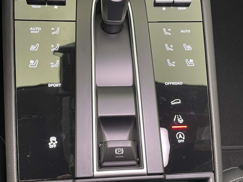 New 2026 Porsche Macan AWD/4WD image 34