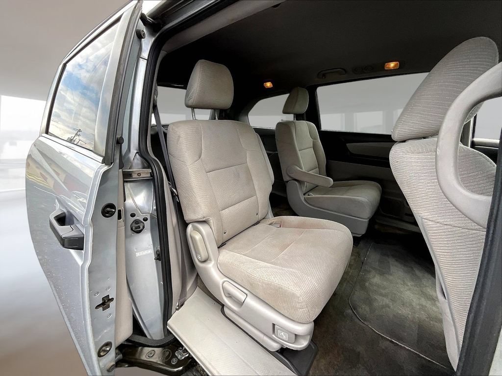 Used 2011 Honda Odyssey LX image 23