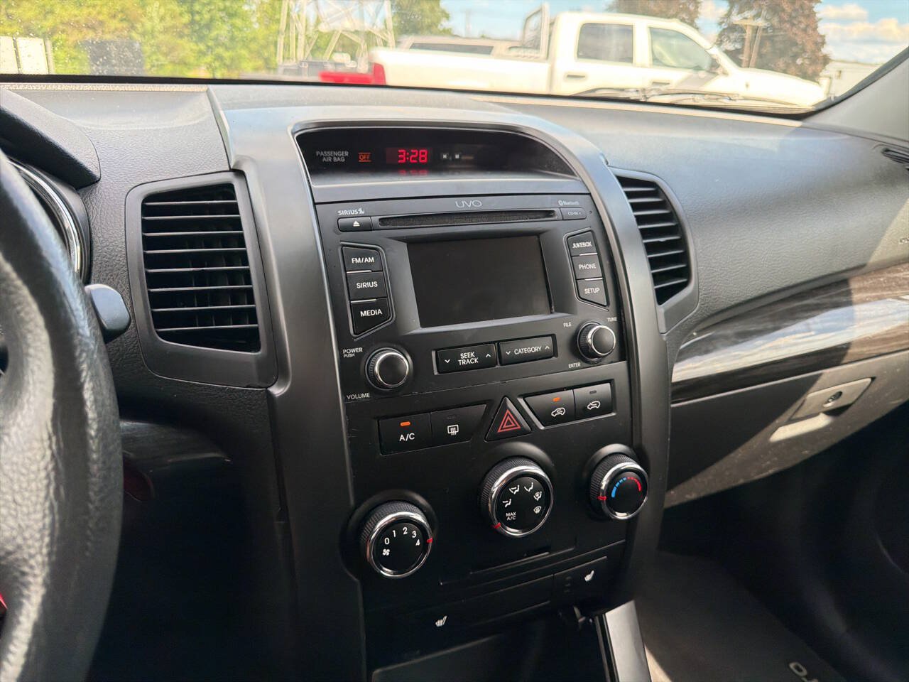 Used 2013 Kia Sorento LX w/ Convenience Pkg FWD image 23