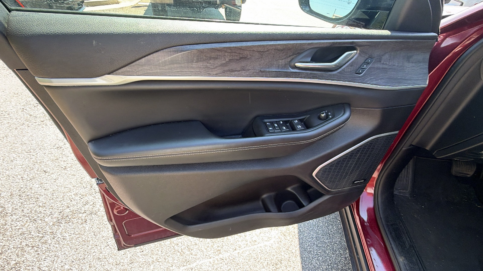 Used 2024 Jeep Grand Cherokee Limited 4xe AWD/4WD image 14