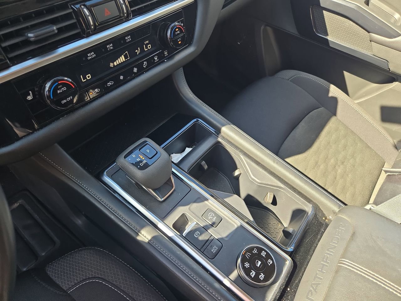 Used 2024 Nissan Pathfinder SV image 13