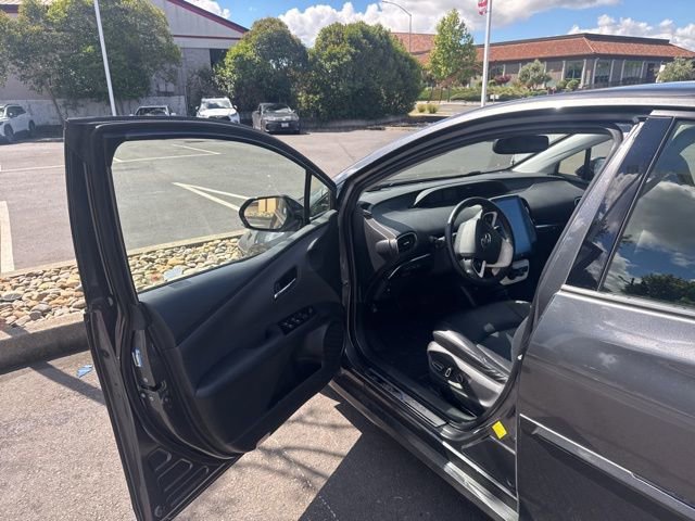 Used 2017 Toyota Prius Prime Advanced w/ Protection Package FWD image 9