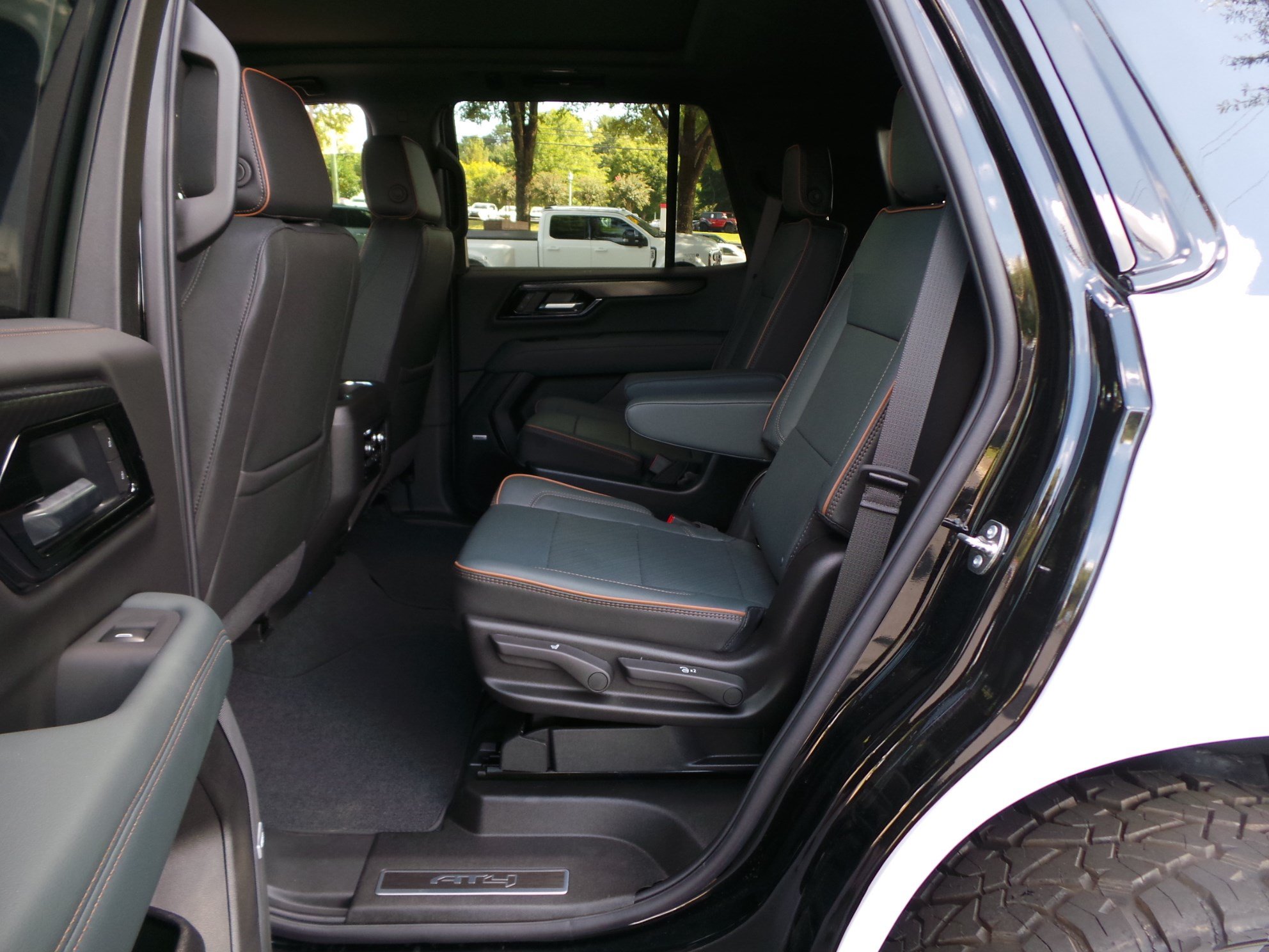 Used 2026 GMC Yukon AT4 AWD/4WD image 42