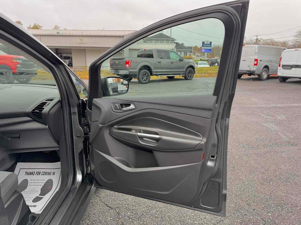 Used 2017 Ford C-MAX SE image 15