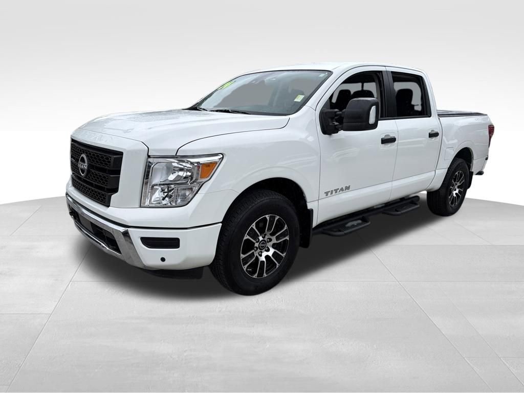 Used 2024 Nissan Titan SV w/ SV Convenience Package image 3