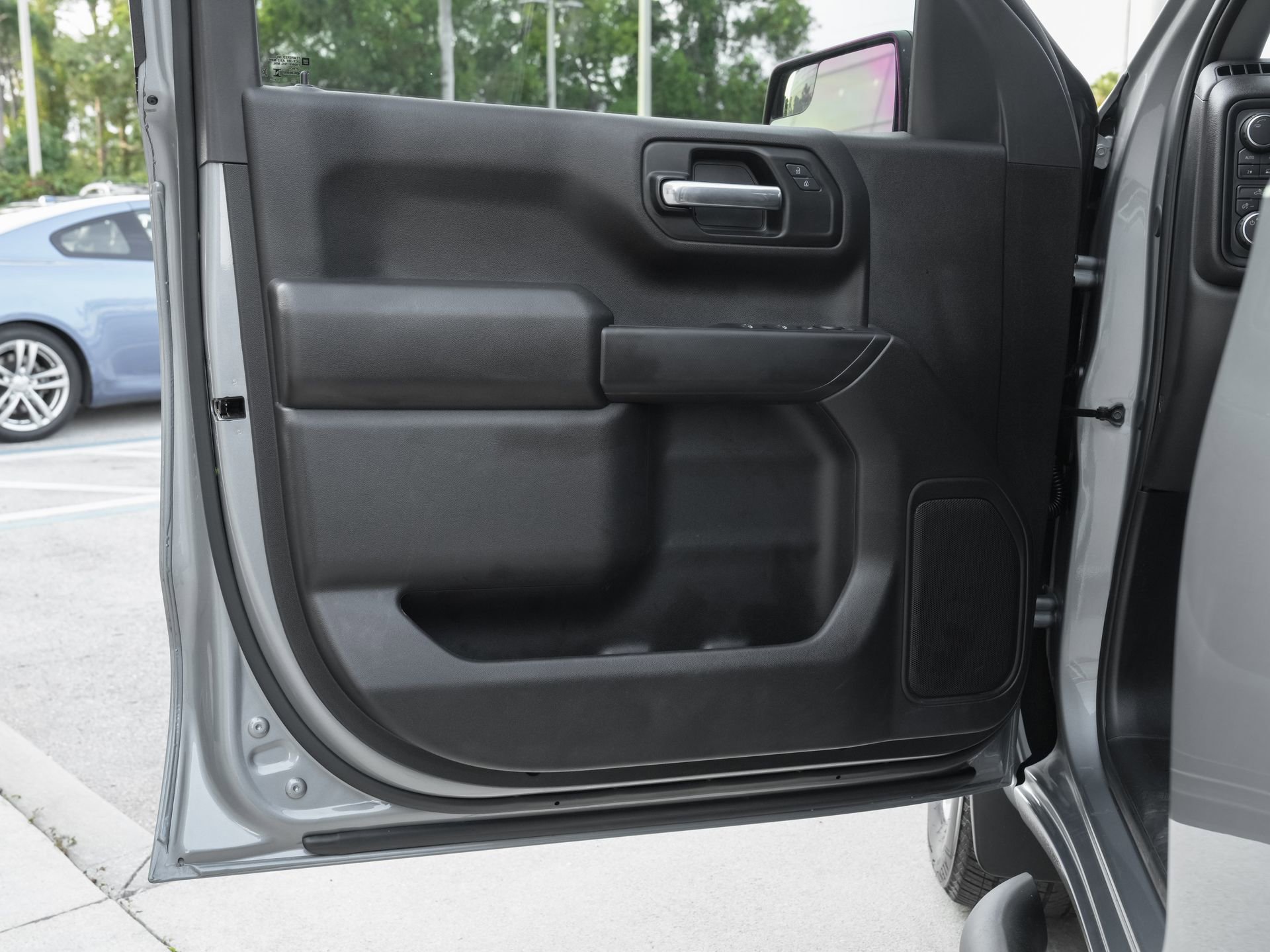 Used 2025 Chevrolet Silverado 1500 Custom AWD/4WD image 32