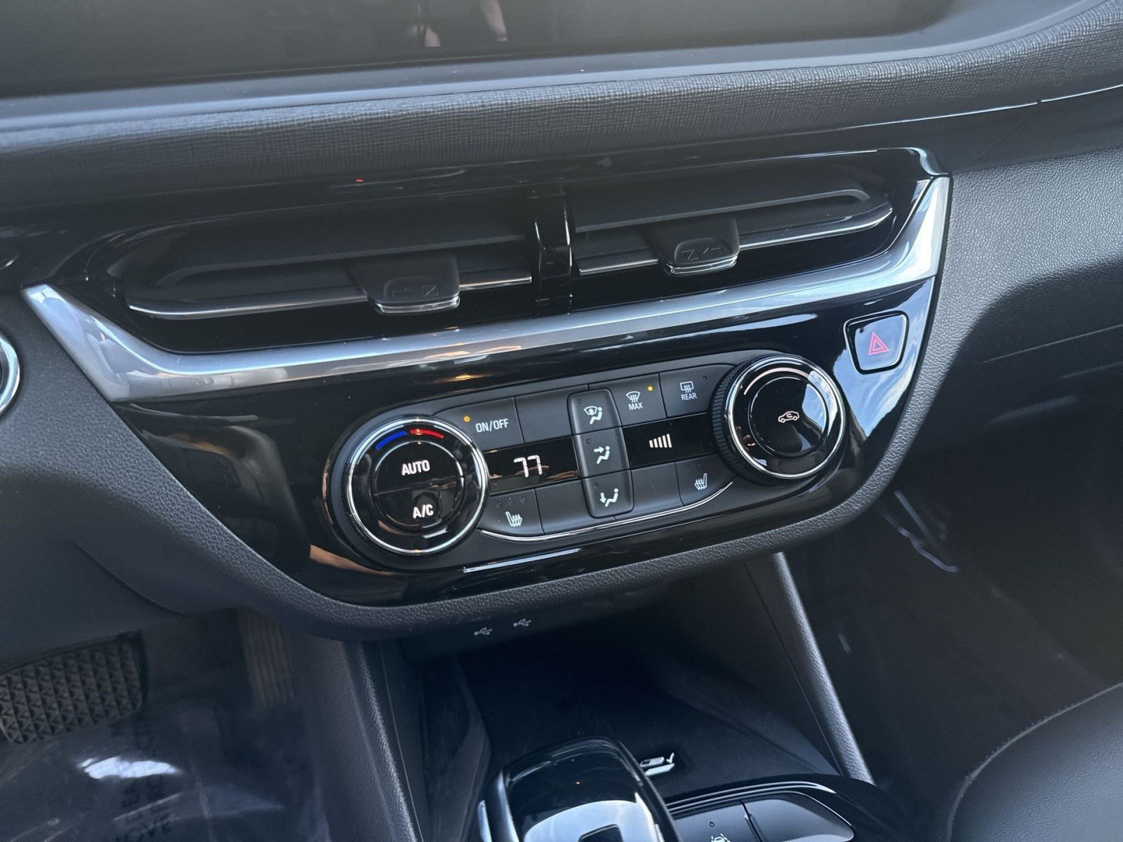 Used 2024 Buick Envista Sport Touring w/ Convenience I Package FWD image 18