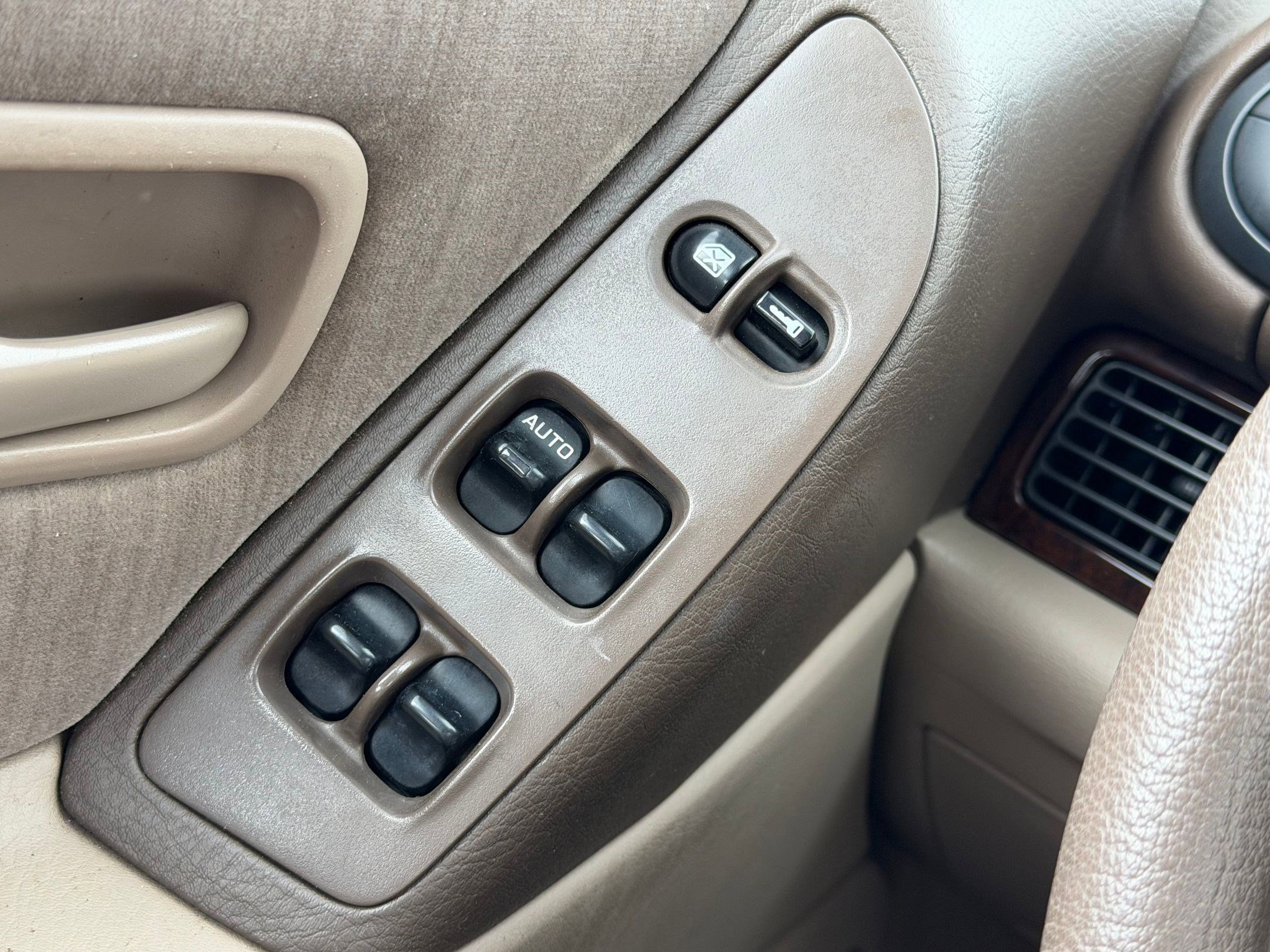 Used 1995 Nissan Altima SE image 25