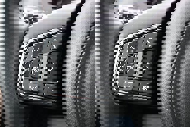 Used 2017 Jaguar F-PACE Prestige image 38