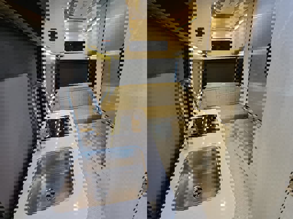 Used 2023 Mercedes-Benz Sprinter 2500 image 13