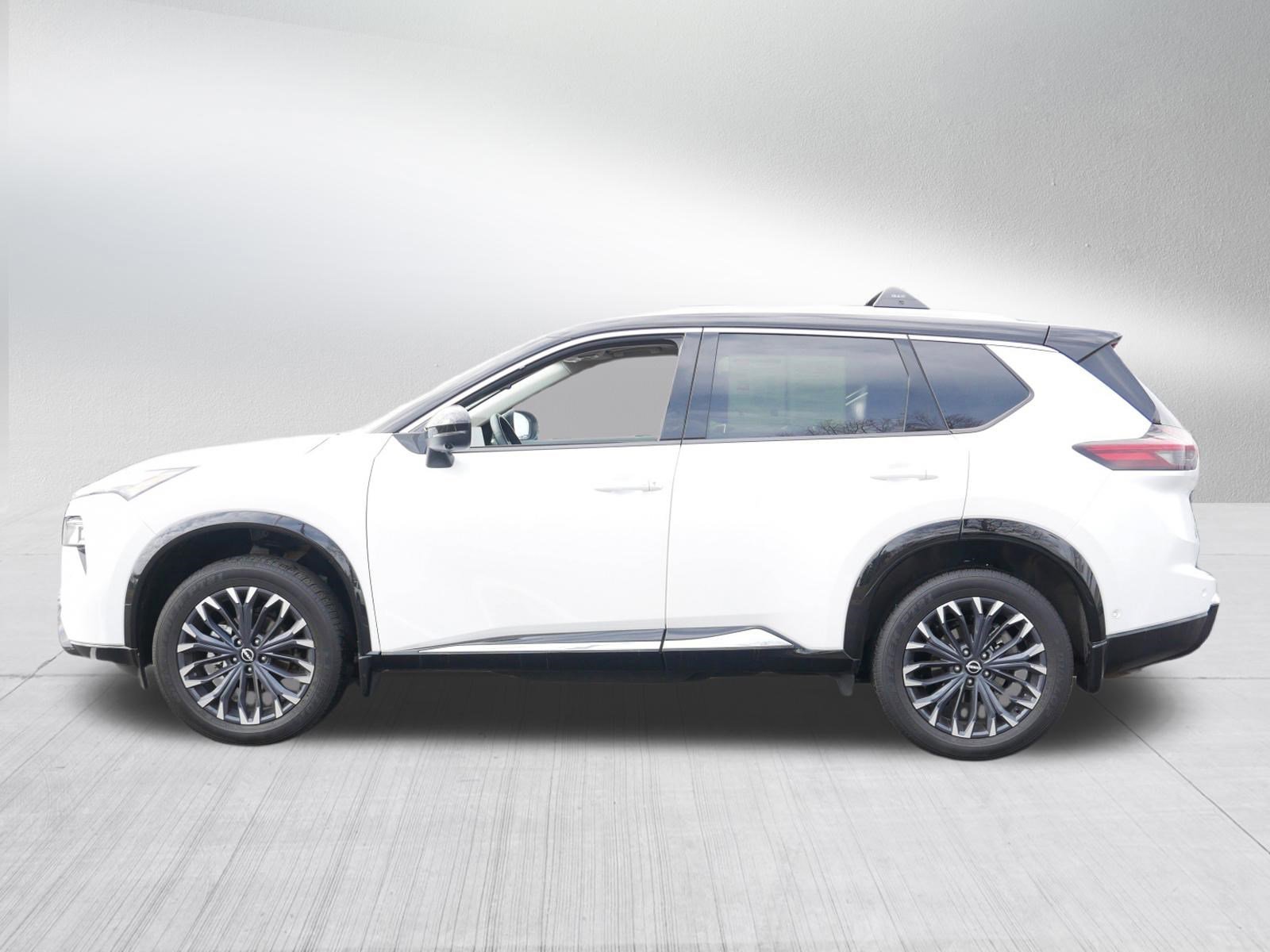 Used 2025 Nissan Rogue Platinum image 4