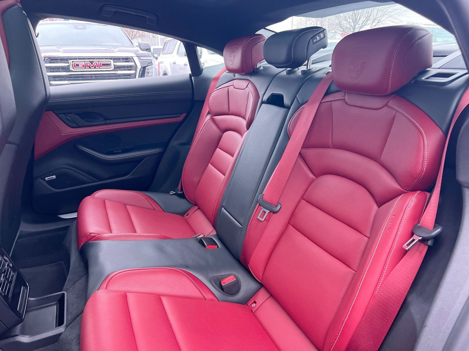 Used 2022 Porsche Taycan 4S image 25