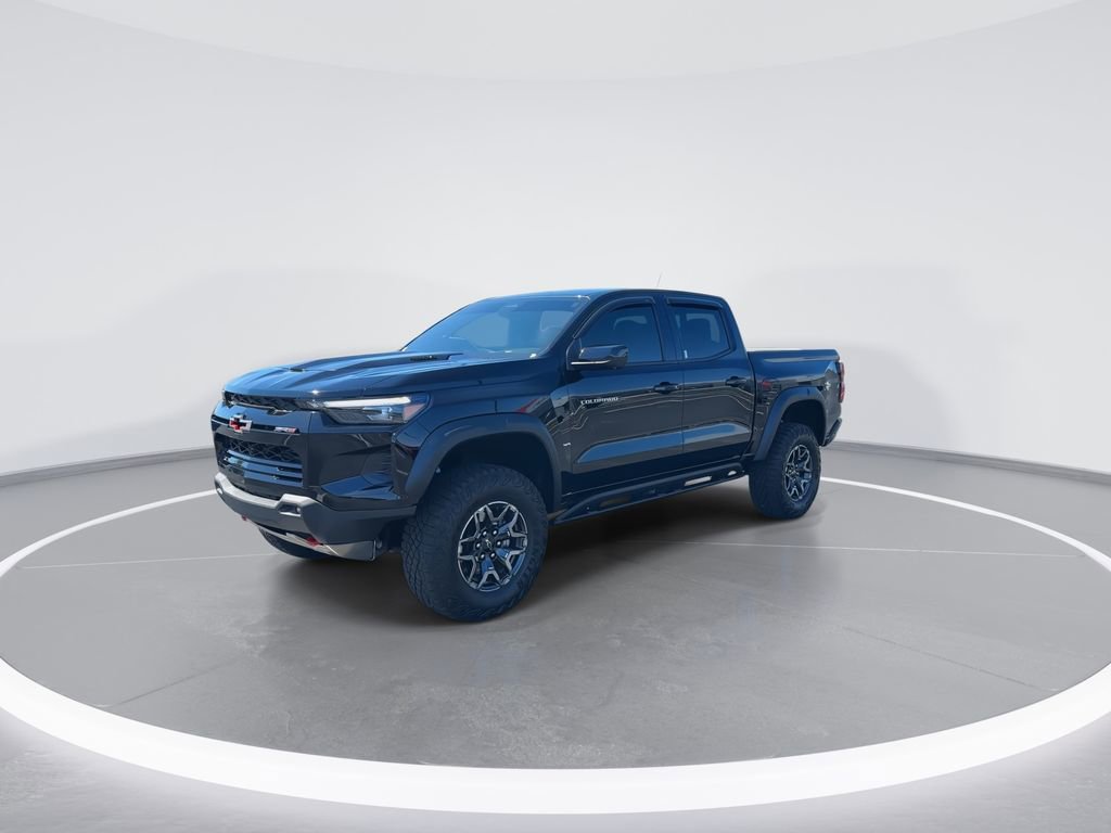 Used 2025 Chevrolet Colorado ZR2 w/ Technology Package AWD/4WD image 4