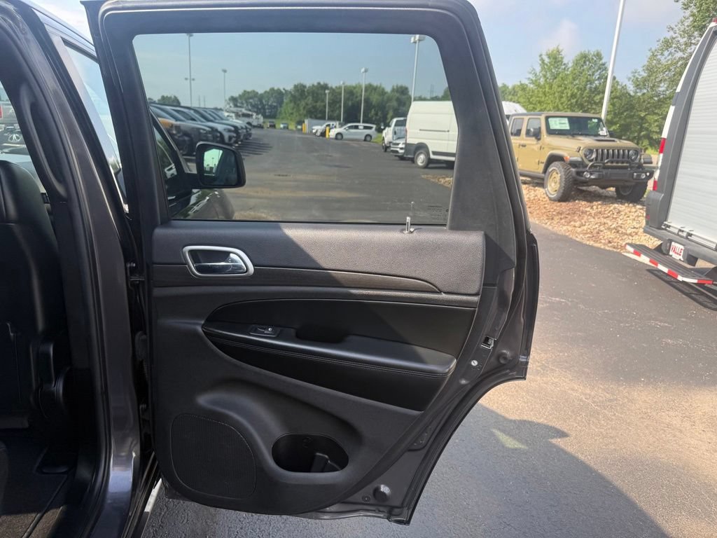 Used 2018 Jeep Grand Cherokee Altitude AWD/4WD image 46