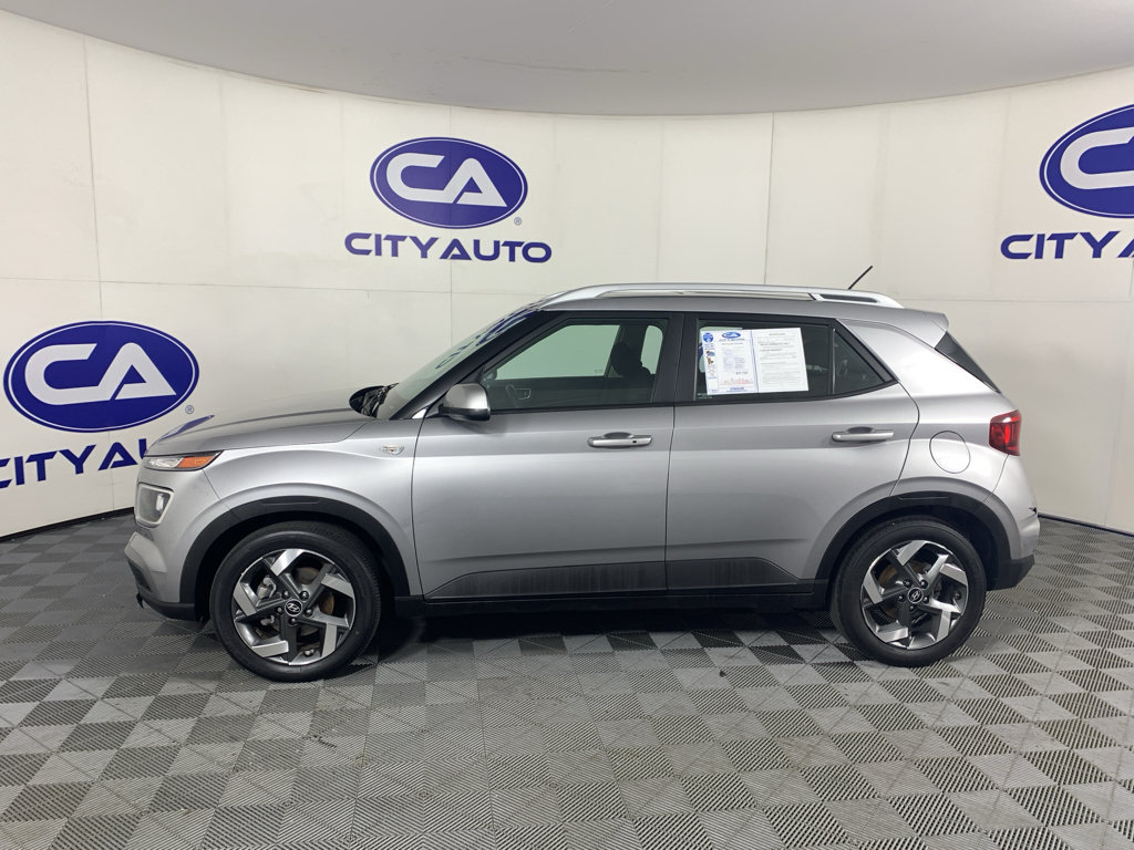 Used 2024 Hyundai Venue SEL FWD image 5