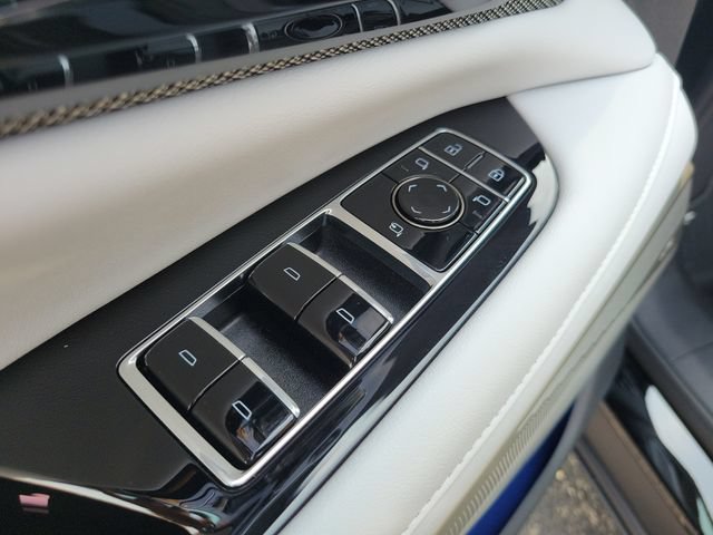 New 2027 Cadillac Optiq Luxury w/ LPO, Floor Liner Package AWD/4WD image 20