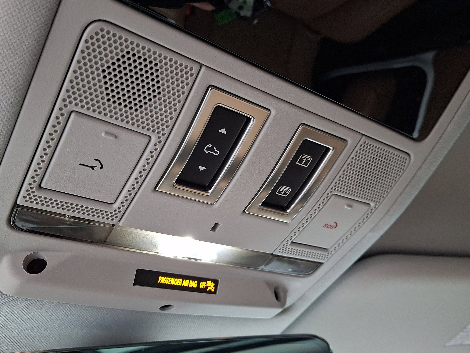 Used 2025 Land Rover Defender 130 S image 25