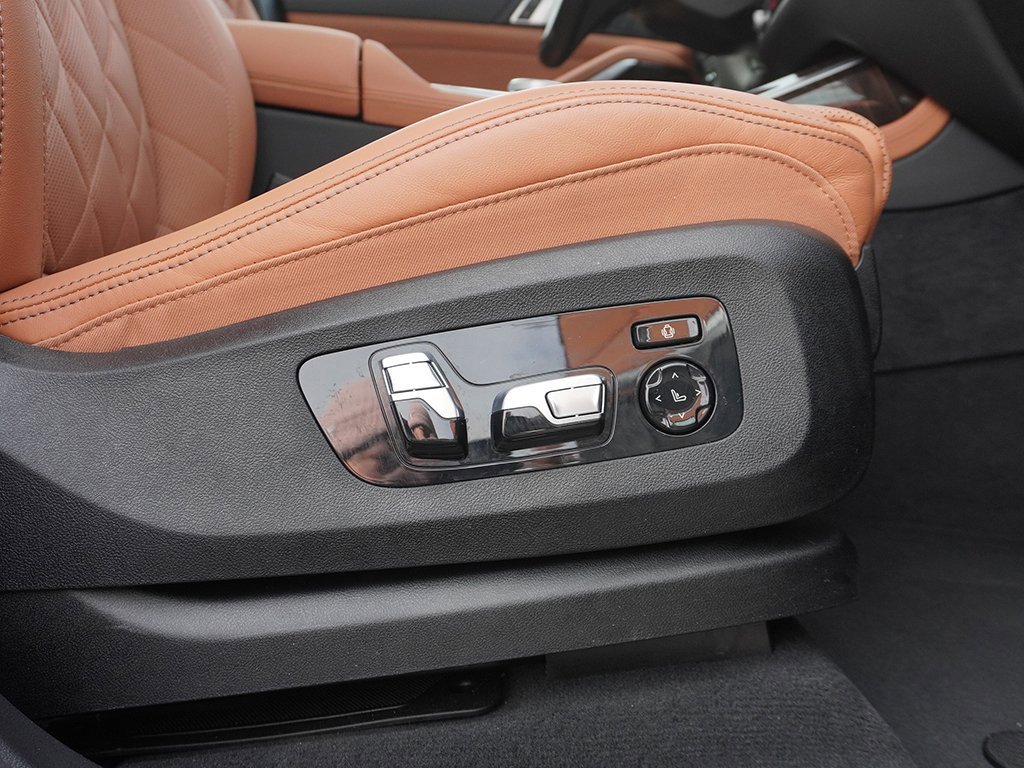 Used 2024 BMW X7 xDrive40i w/ Premium Package image 44