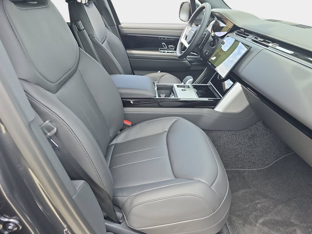 New 2026 Land Rover Range Rover Long Wheelbase SE AWD/4WD image 10