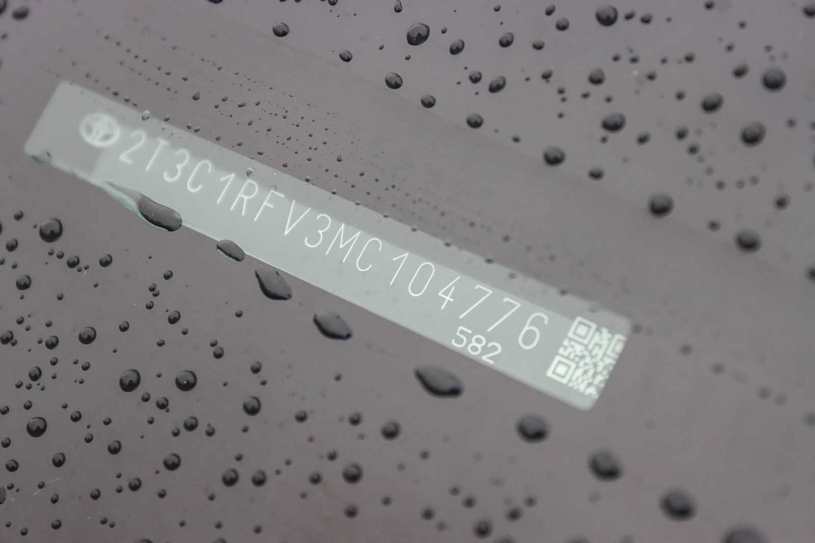 Used 2021 Toyota RAV4 XLE Premium image 28