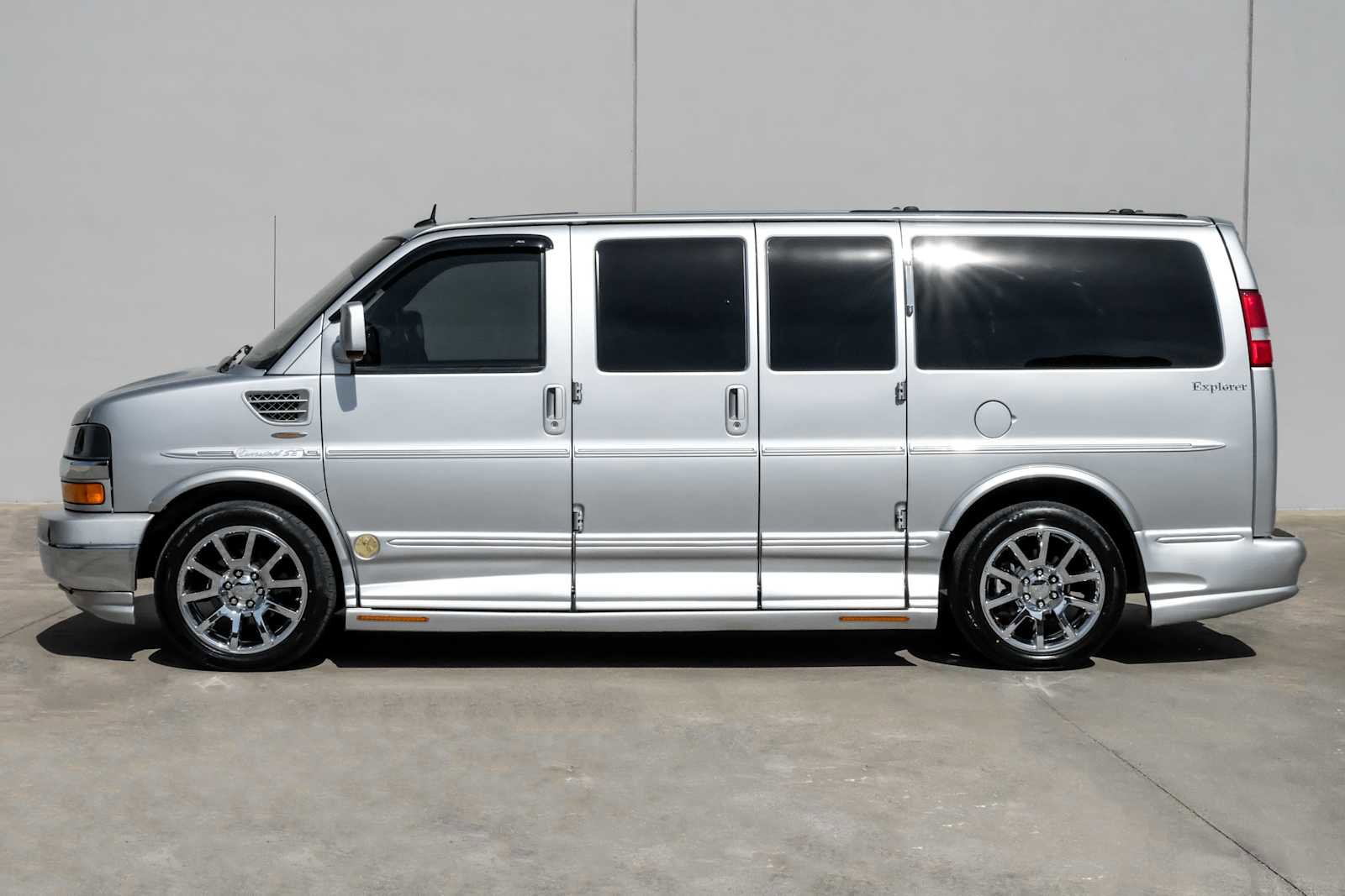Used 2011 Chevrolet Express 1500 image 14
