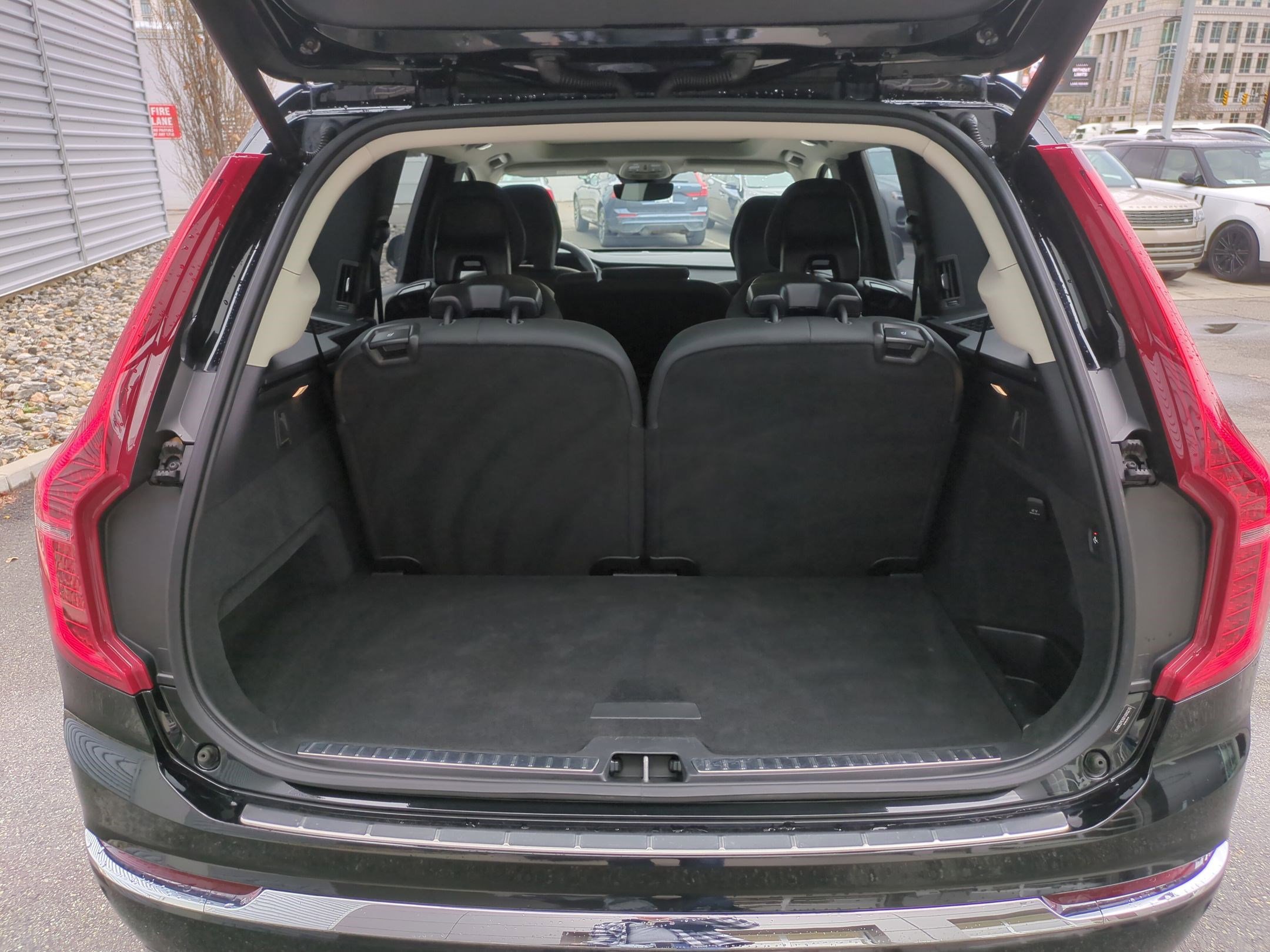 Used 2025 Volvo XC90 B6 Plus image 28