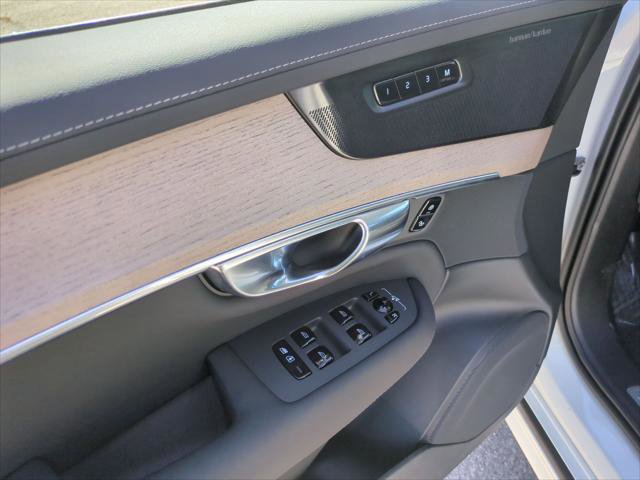 Used 2025 Volvo XC90 B6 Plus w/ Protection Package Premier image 11